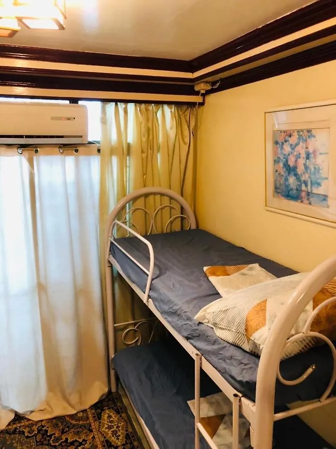 The Mansion - Backpackers Near Airport Apartment Manila