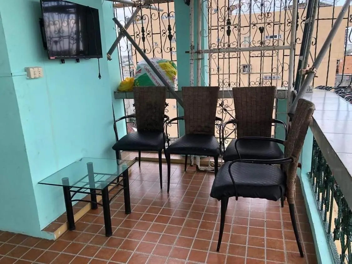 The Mansion - Backpackers Near Airport Apartment Manila 0*,