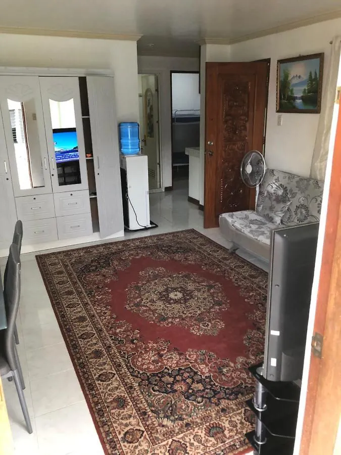 The Mansion - Backpackers Near Airport Apartment Manila