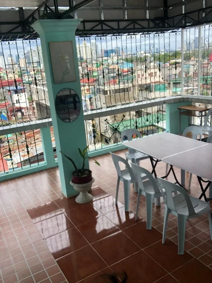 The Mansion - Backpackers Near Airport Apartment Manila