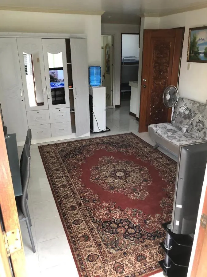 The Mansion - Backpackers Near Airport Apartment Manila