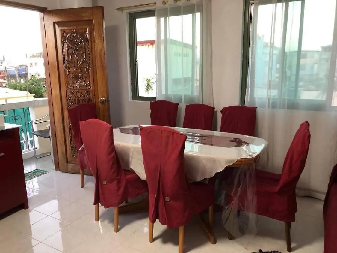 The Mansion - Backpackers Near Airport Apartment Manila
