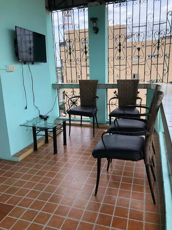 The Mansion - Backpackers Near Airport Apartment Manila