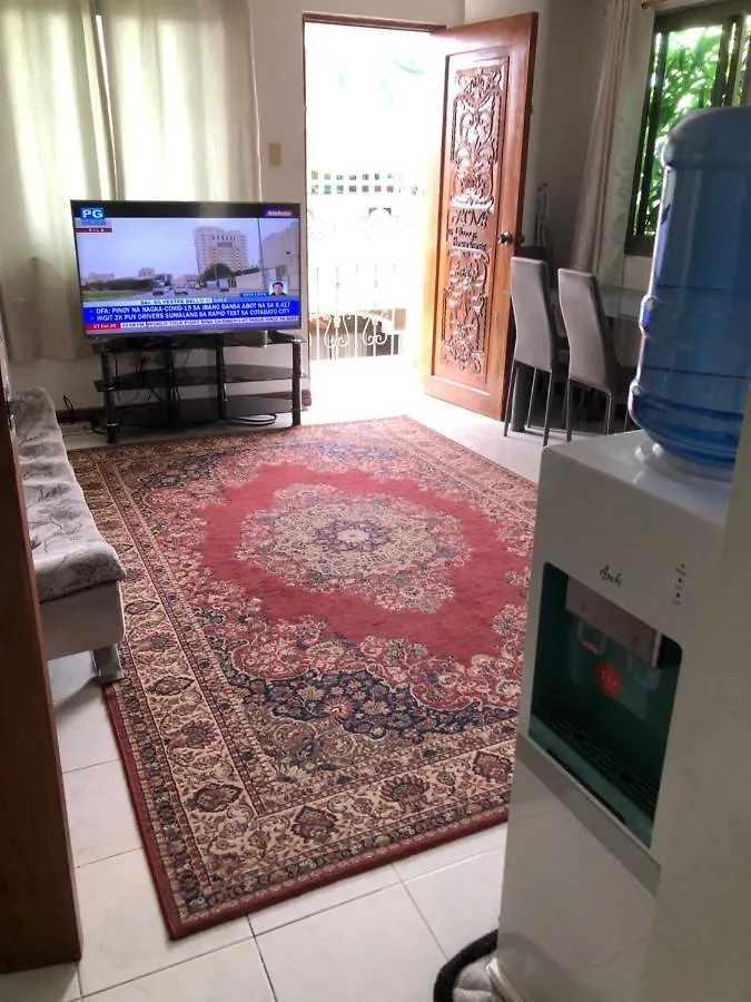 The Mansion - Backpackers Near Airport Apartment Manila