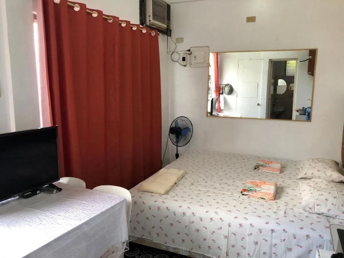 The Mansion - Backpackers Near Airport Apartment Manila