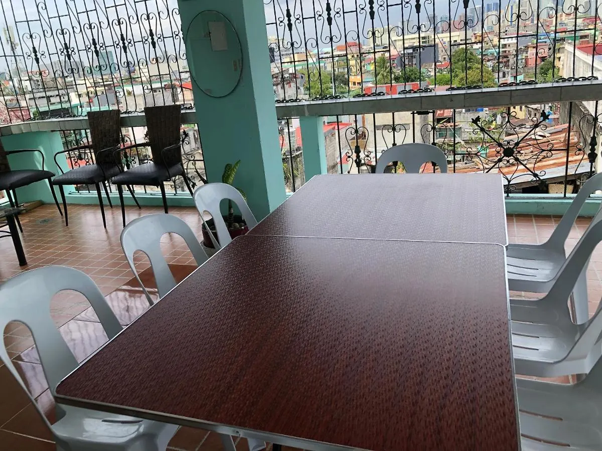 The Mansion - Backpackers Near Airport Apartment Manila