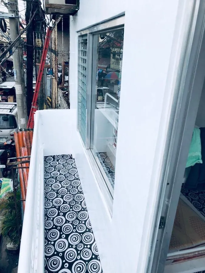 The Mansion - Backpackers Near Airport Apartment Manila