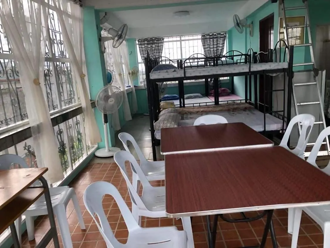 The Mansion - Backpackers Near Airport Apartment Manila