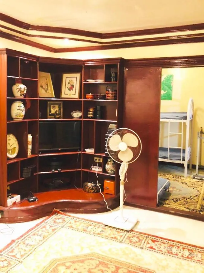 The Mansion - Backpackers Near Airport Apartment Manila