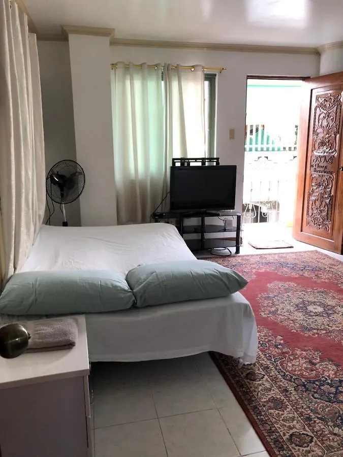 The Mansion - Backpackers Near Airport Apartment Manila
