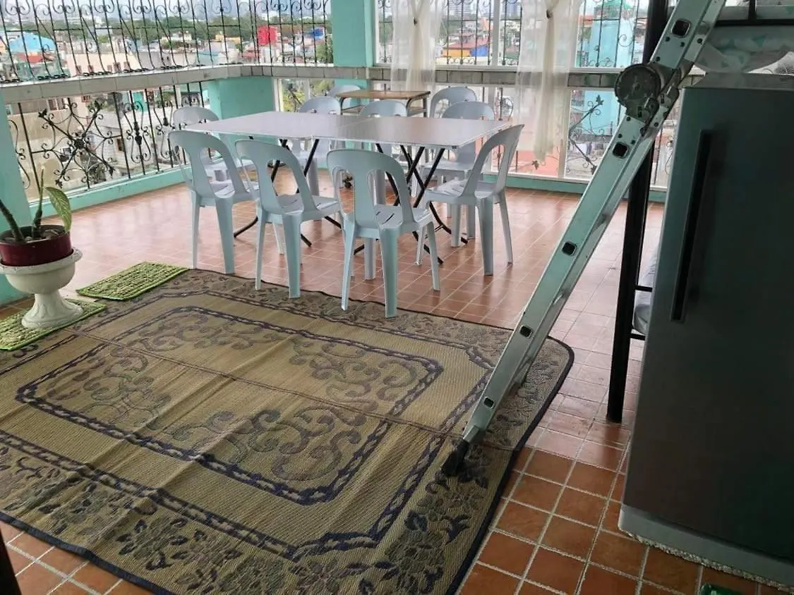 The Mansion - Backpackers Near Airport Apartment Manila