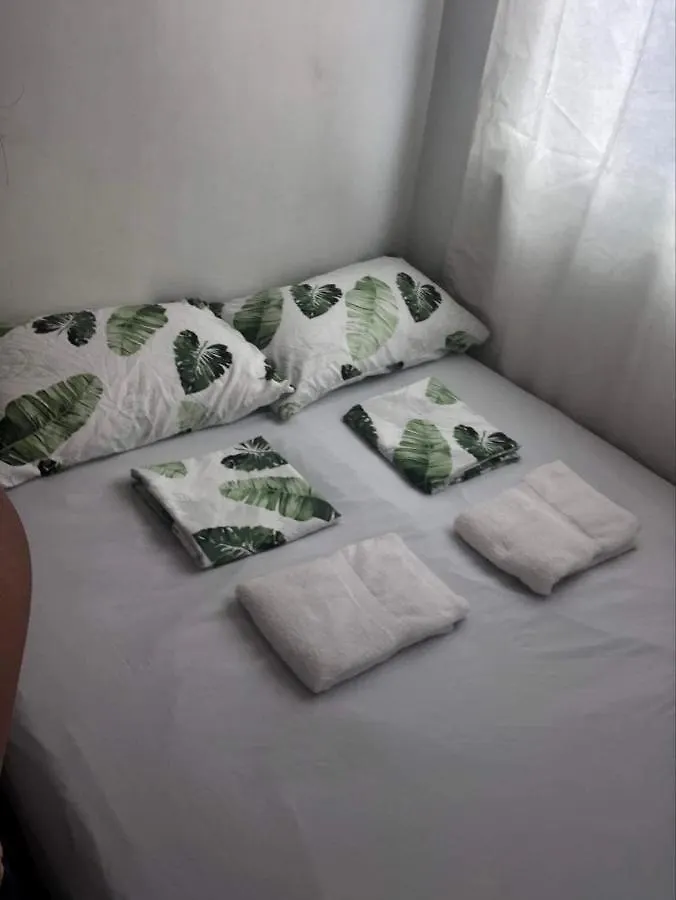The Mansion - Backpackers Near Airport Apartment Manila