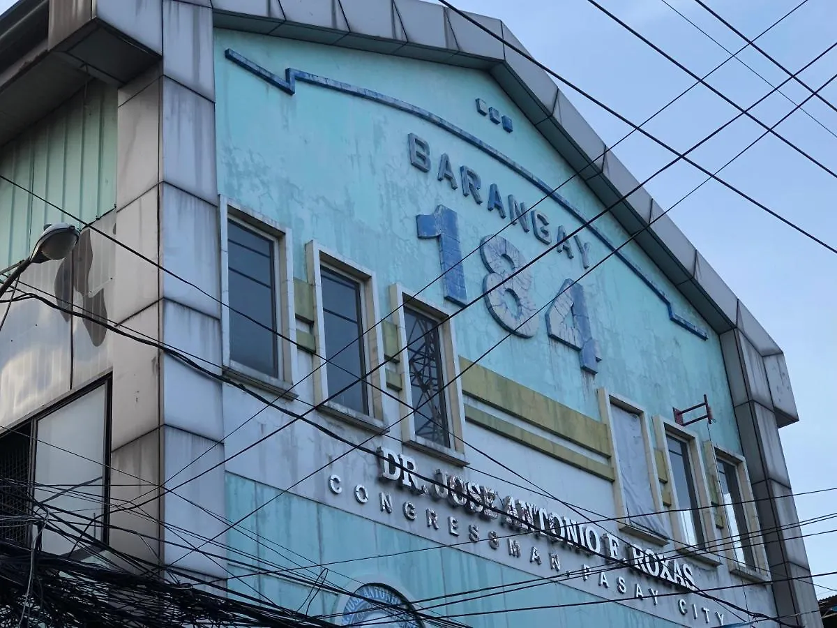 The Mansion - Backpackers Near Airport Apartment Manila