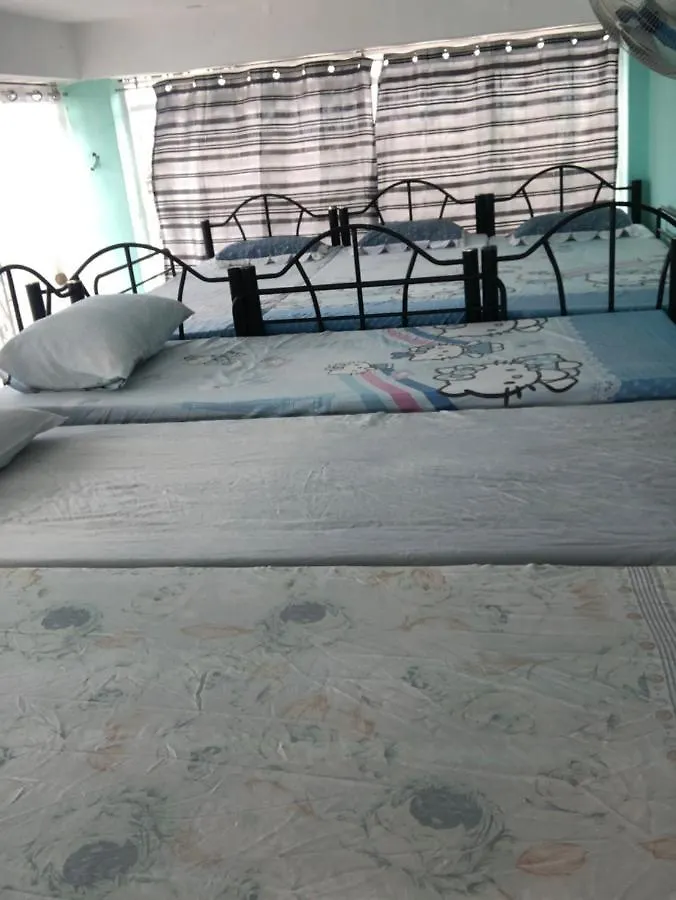 The Mansion - Backpackers Near Airport Apartment Manila 0*,
