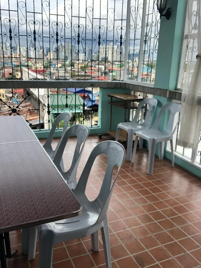 The Mansion - Backpackers Near Airport Apartment Manila