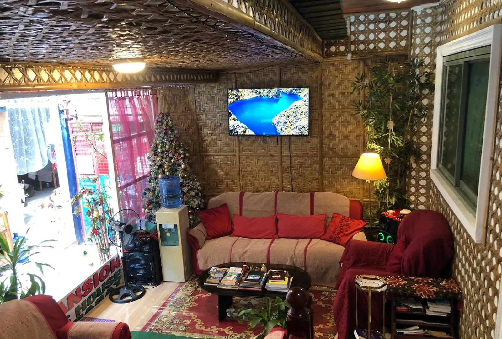 The Mansion - Backpackers Near Airport Apartment Manila